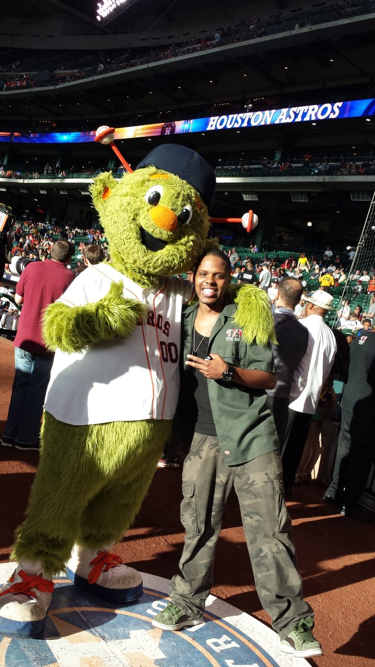 #HAW Drake Hosts The Astros Game