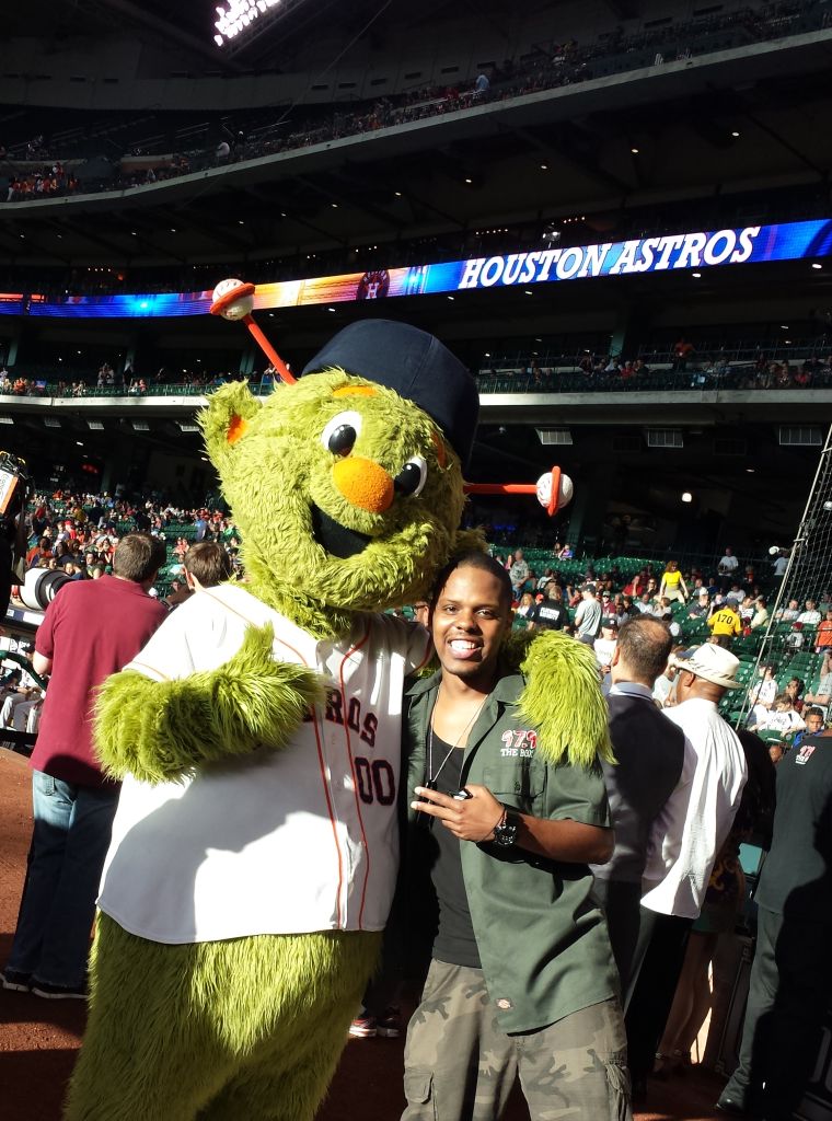 #HAW Drake Hosts The Astros Game