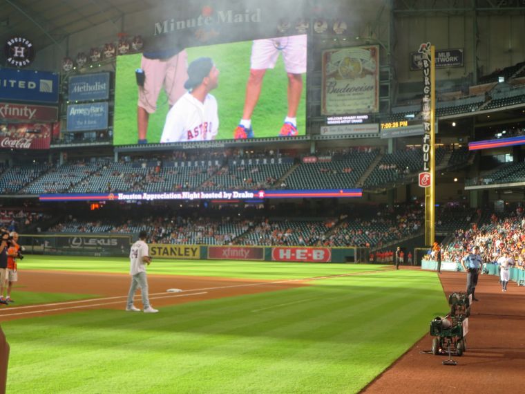 #HAW Drake Hosts The Astros Game
