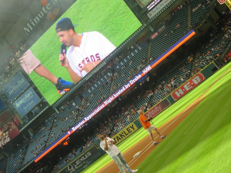 #HAW Drake Hosts The Astros Game