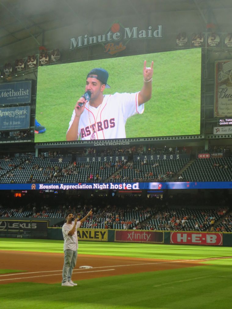 #HAW Drake Hosts The Astros Game