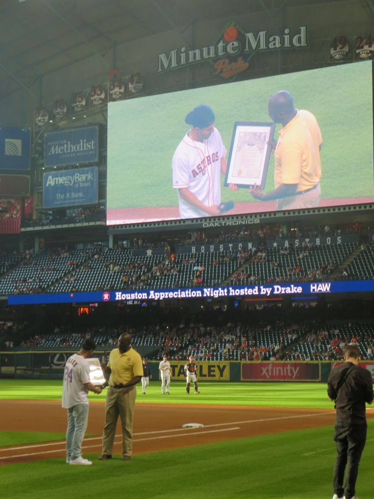 #HAW Drake Hosts The Astros Game