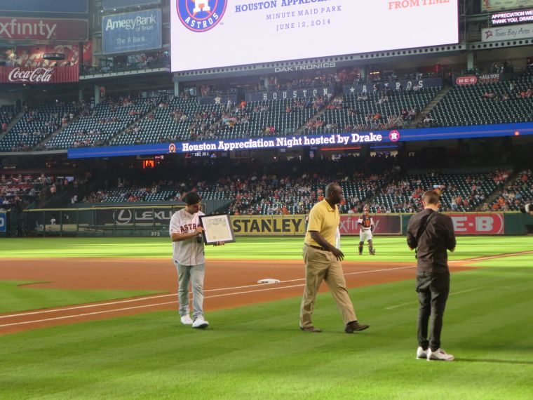 #HAW Drake Hosts The Astros Game
