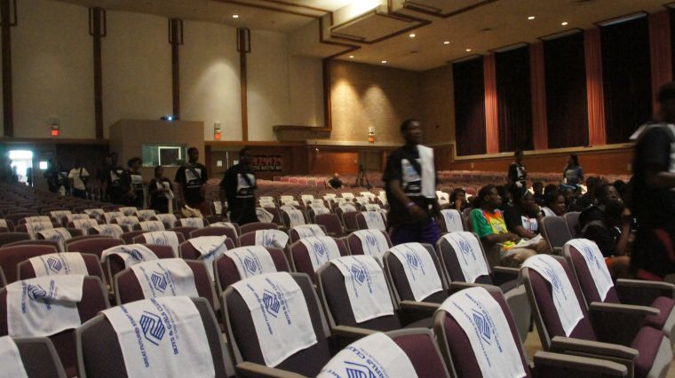 97.9 The Box & Mack Wilds Visit The Boys & Girls Clubs Of Houston