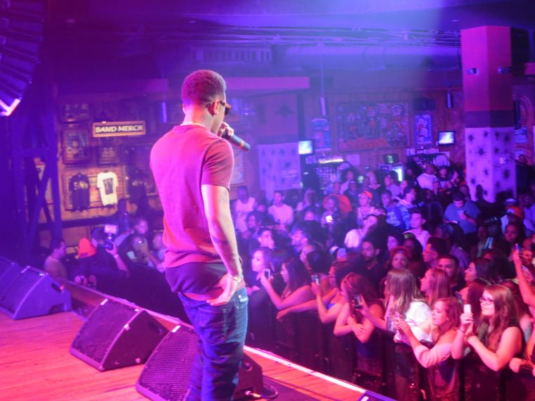 Kikro Bangz Performing With Somo