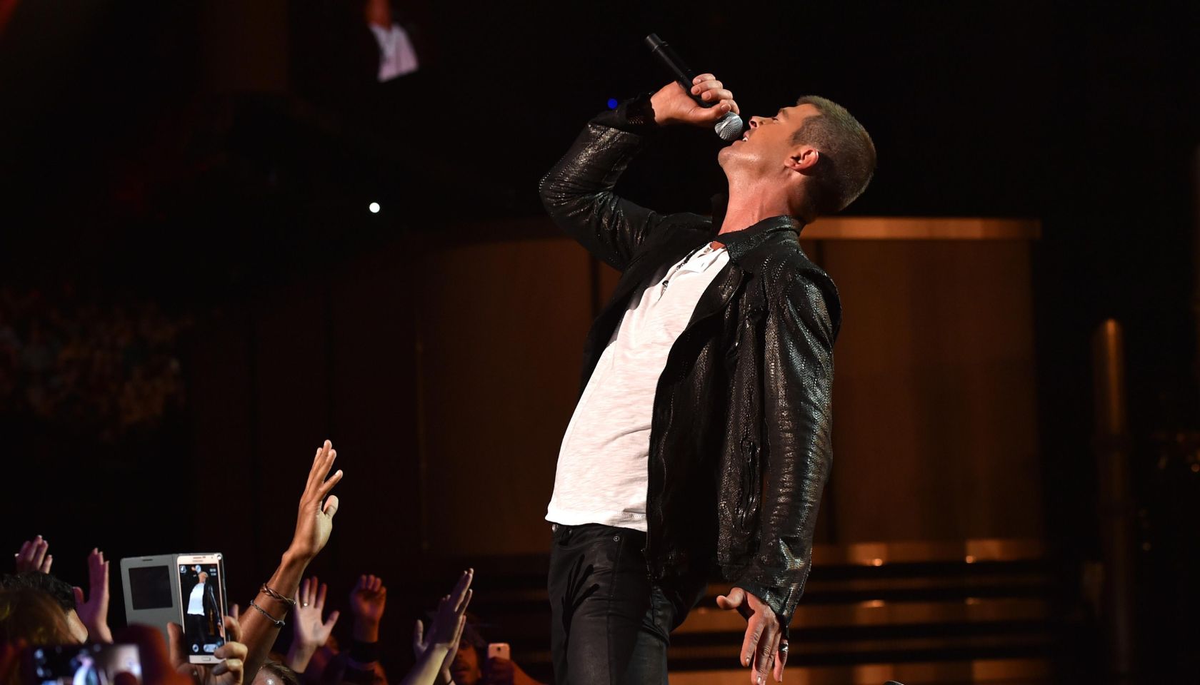 2014 Billboard Music Awards - Roaming Show