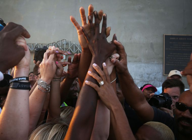 #CharlestonUnited: Thousands March And Join Hands In Memory Of The ‘Emanuel Nine’ [PHOTOS]