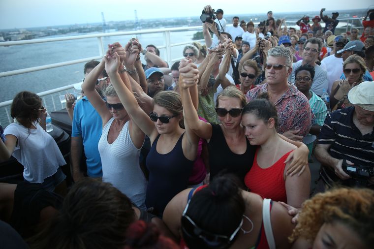 #CharlestonUnited: Thousands March And Join Hands In Memory Of The ‘Emanuel Nine’ [PHOTOS]