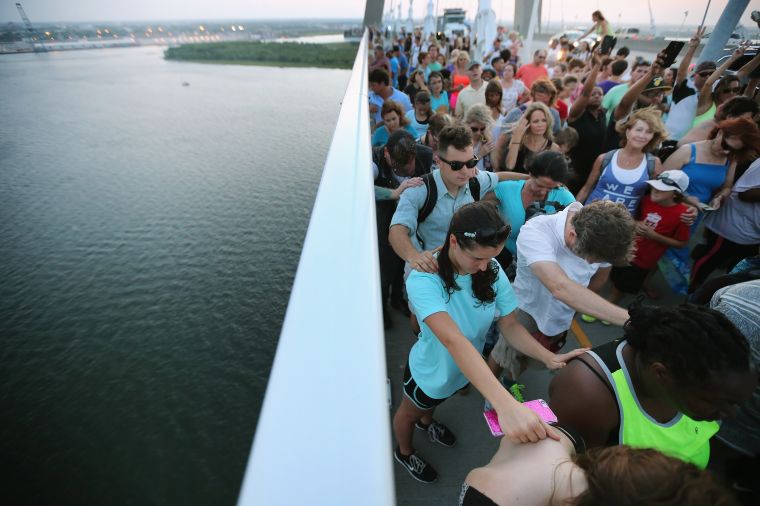 #CharlestonUnited: Thousands March And Join Hands In Memory Of The ‘Emanuel Nine’ [PHOTOS]