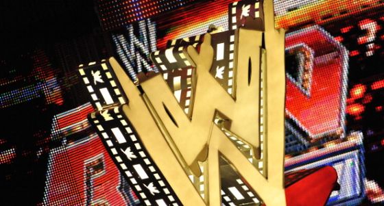 560px x 320px - Fan Walks With Seth Rollins During WWE Raw Entrance [VID]