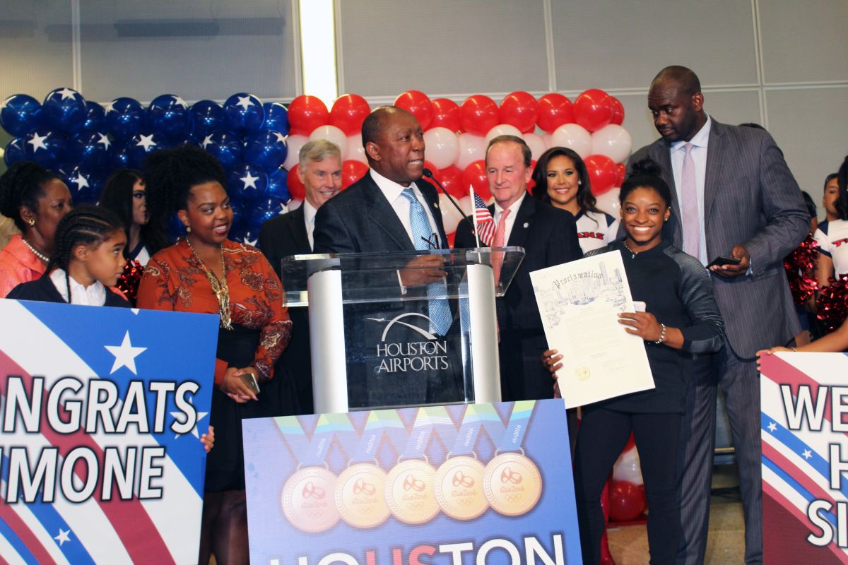 Simone Biles Arrives In Houston