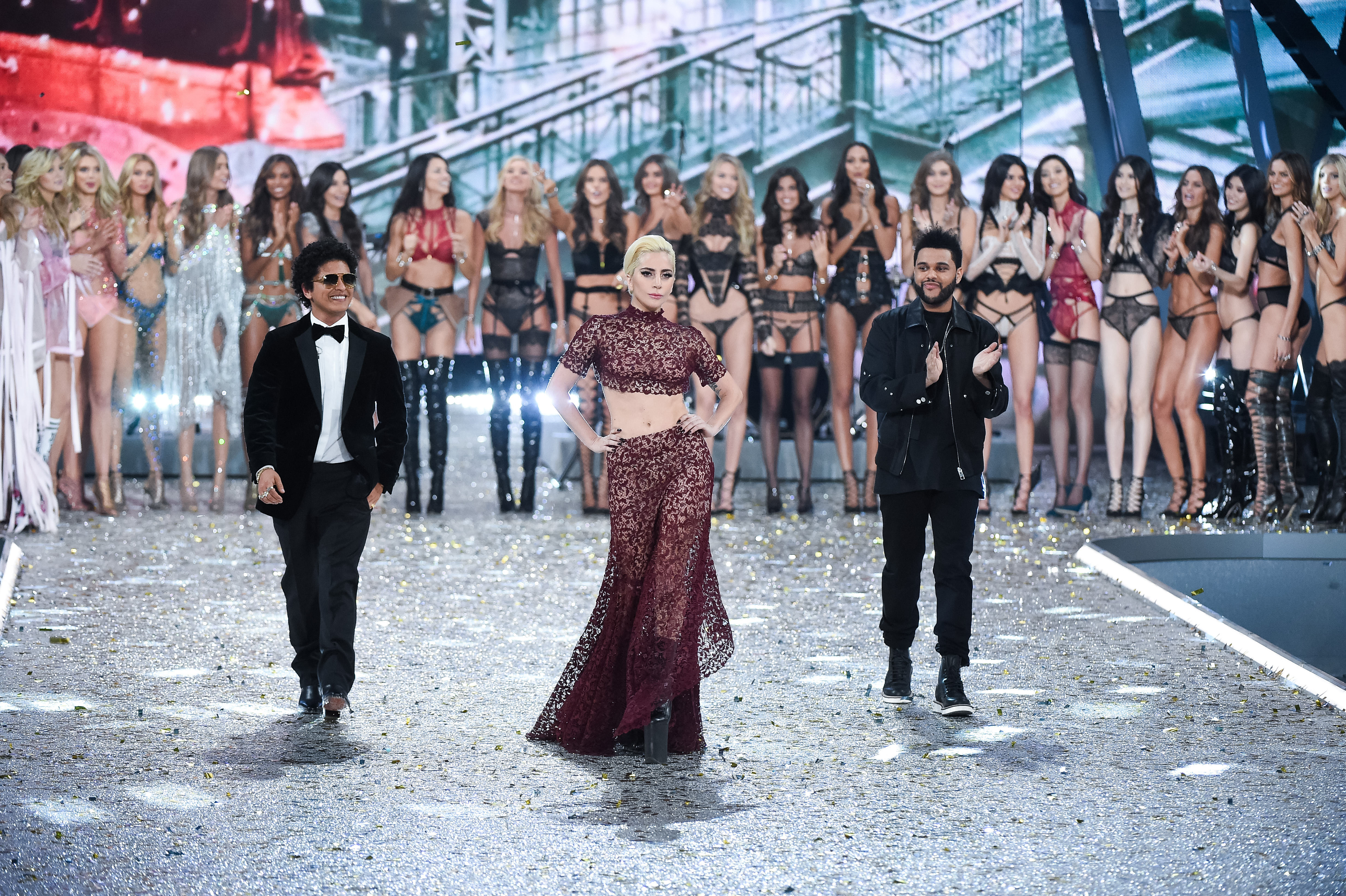 2016 Victoria's Secret Fashion Show in Paris - Show