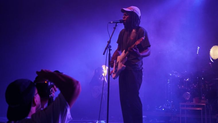 Daniel Caesar – Break The Internet