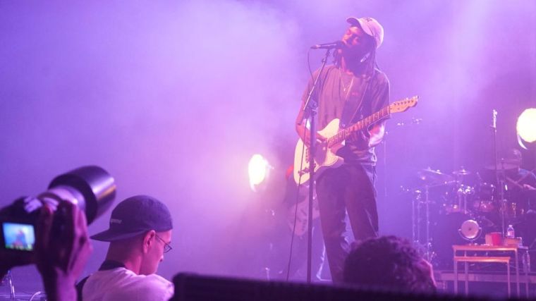 Daniel Caesar – Break The Internet