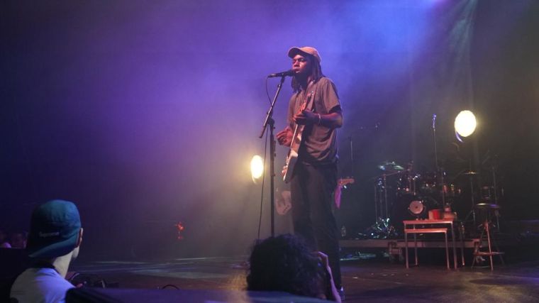 Daniel Caesar – Break The Internet