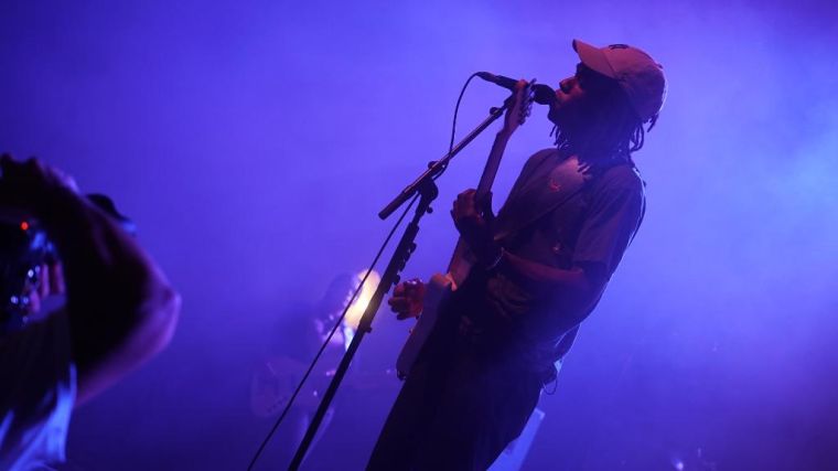 Daniel Caesar – Break The Internet
