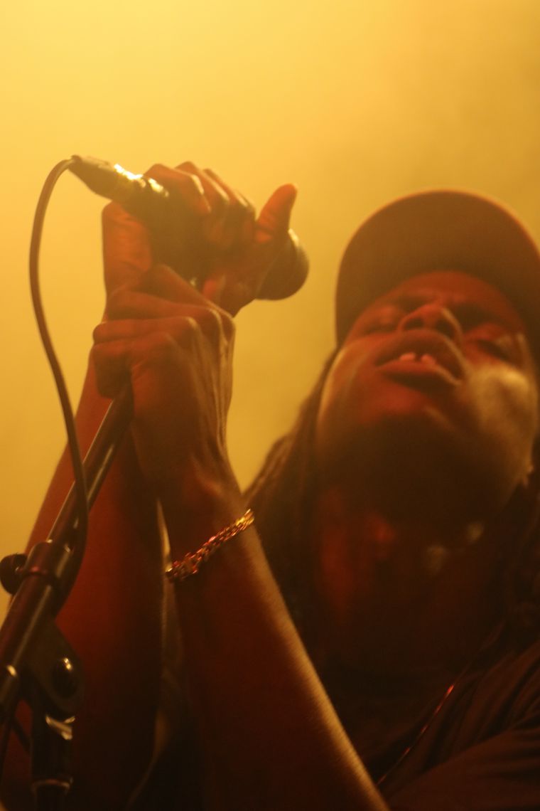 Daniel Caesar – Break The Internet