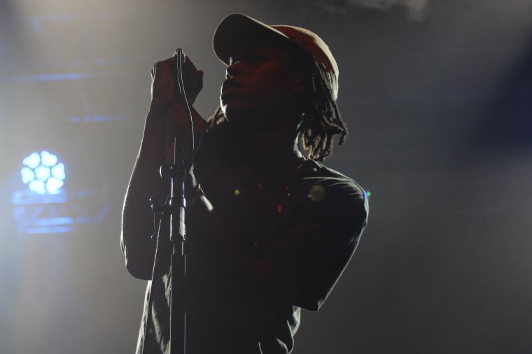 Daniel Caesar – Break The Internet