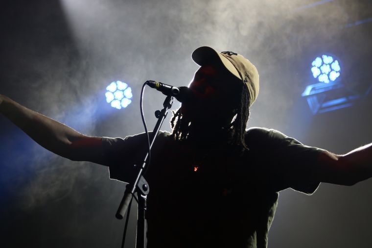 Daniel Caesar – Break The Internet