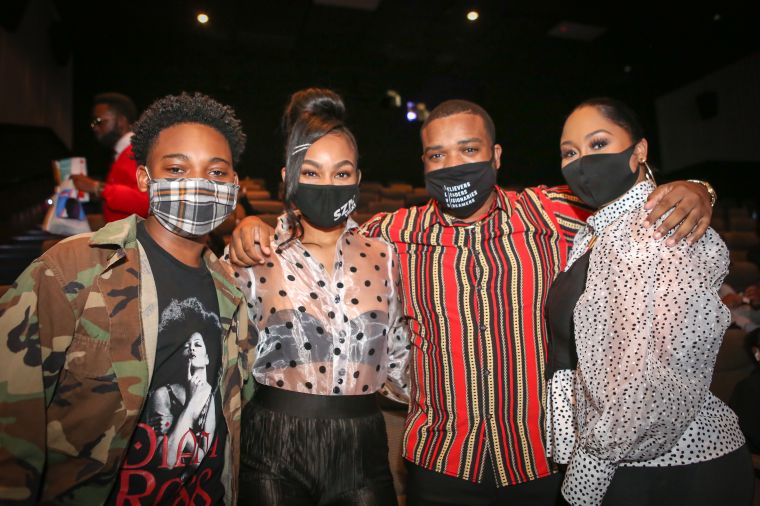 Rosha Washington (second from right) & All Screwed Up Cast