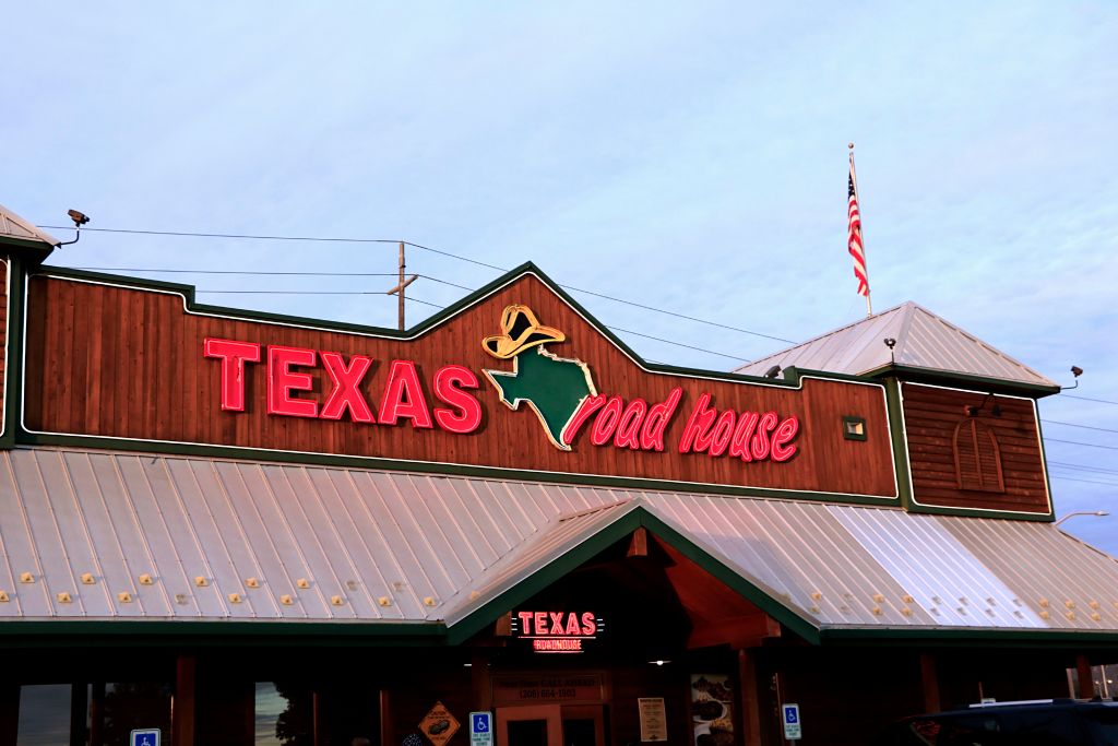 Texas Road House restaurant entry sign