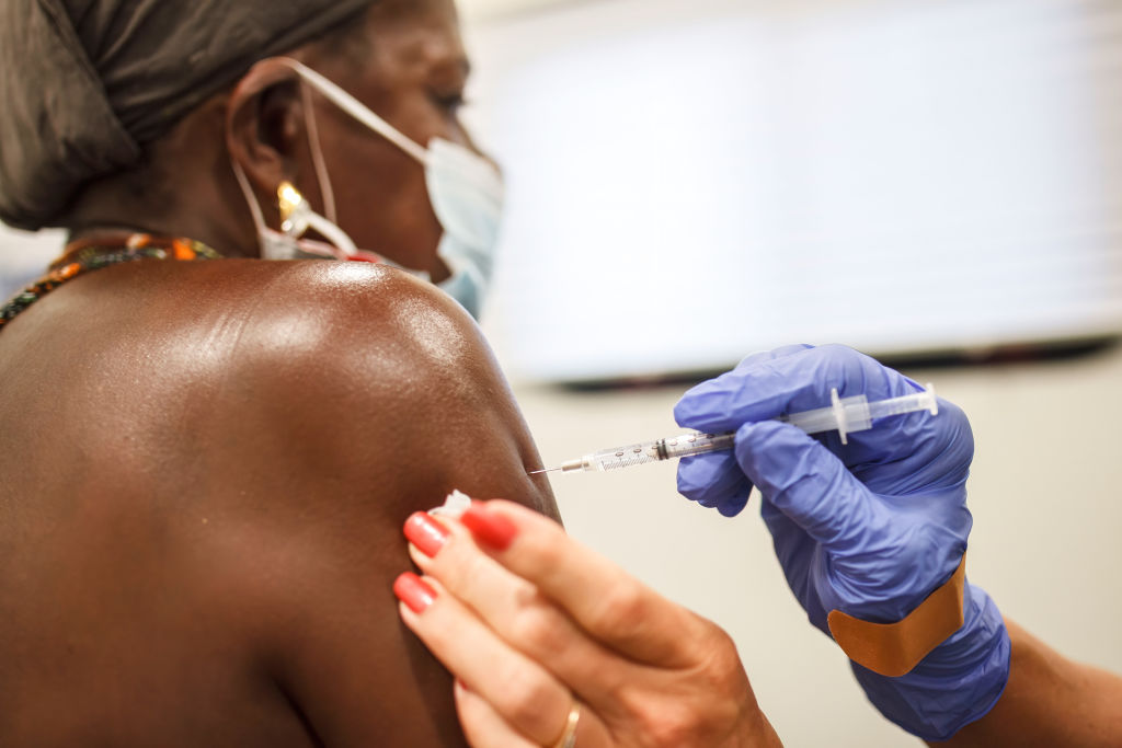 Registered nurse Mary Jo Vetorino administers the Pfizer...