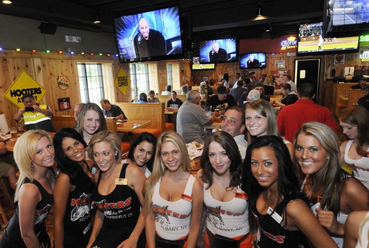 Hooter's