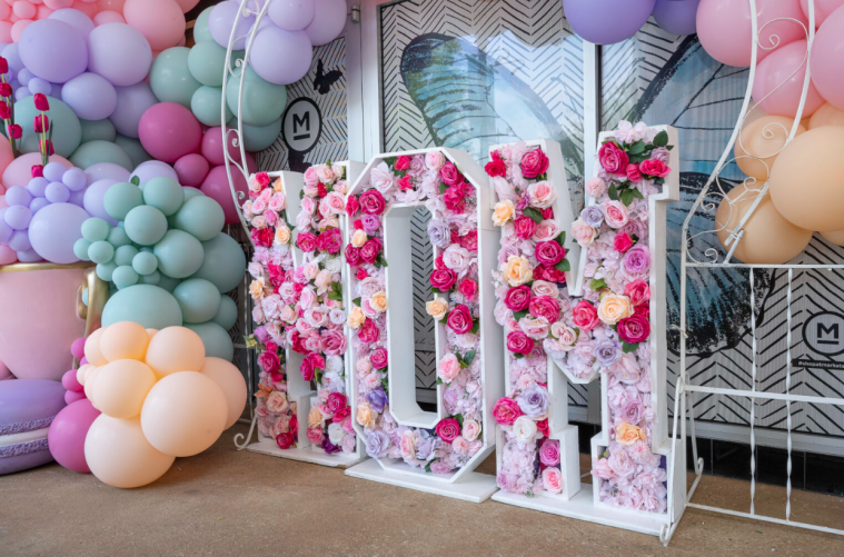 FREE Moms Photoshoot at The Woodlands’ Market Street