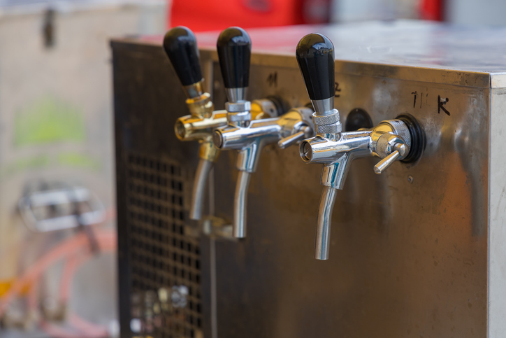 Tapping equipment for dispensing beer and sodas