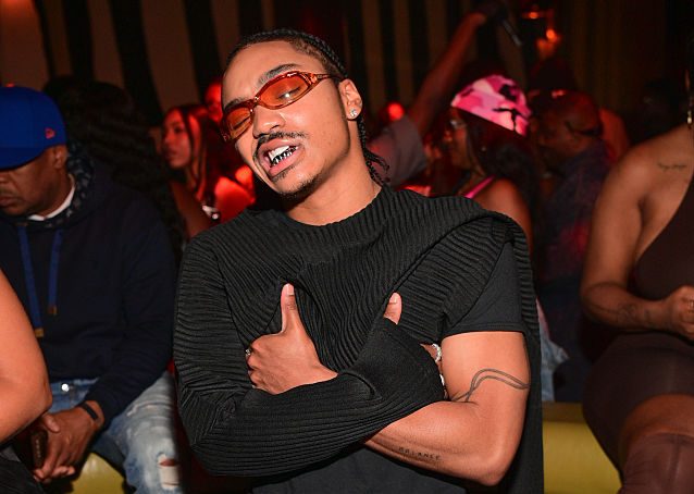 Warner Records Presents The Ultimate Karaoke Experience