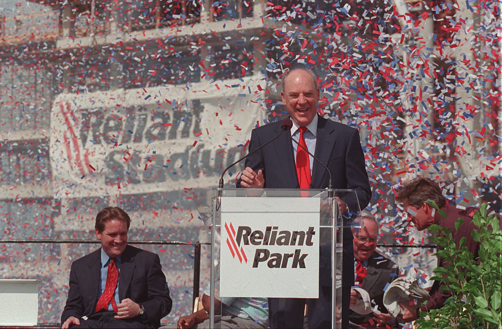 NAMING1_Bob McNair announces the naming of Reliant Stadium