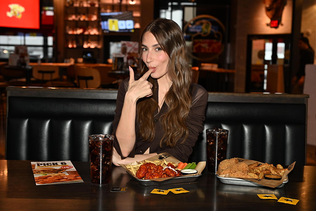 Amanda Batula Searches For The Perfect Pick 6 Date At Buffalo Wild Wings
