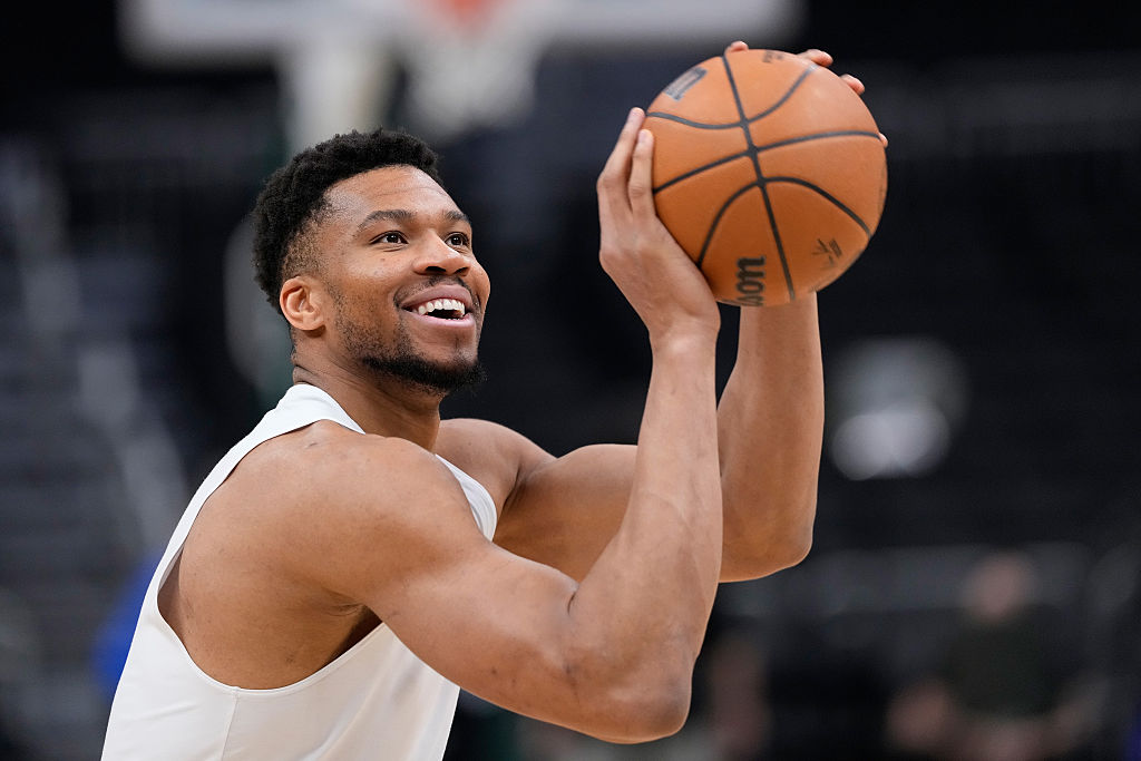 Memphis Grizzlies v Milwaukee Bucks